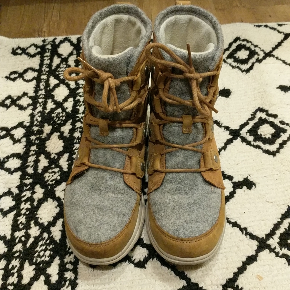 Sorel camel and grey boots